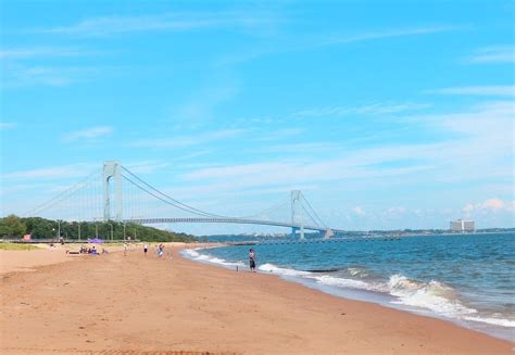 hay playa en nueva york|playas de nyc.